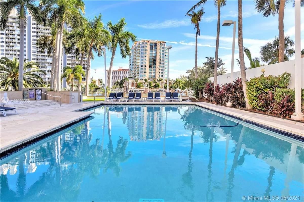 Gallery One - A Doubletree Suites By Hilton Hotel Fort Lauderdale Exterior foto