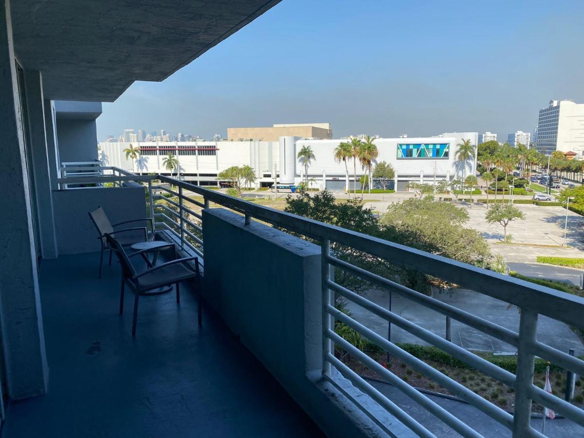 Gallery One - A Doubletree Suites By Hilton Hotel Fort Lauderdale Exterior foto